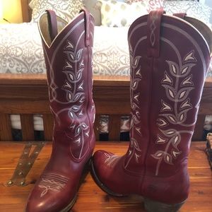 Ariat cowgirl boots